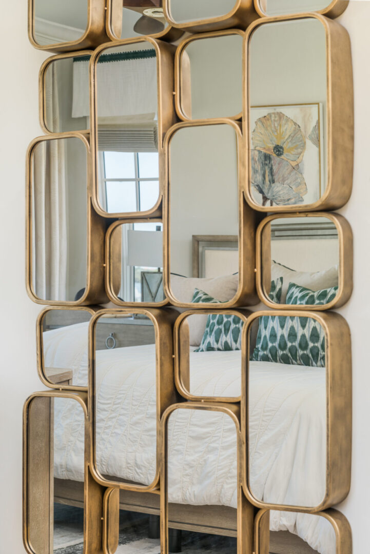 Brass Ovular Shaped Disks With Mirrors Wall