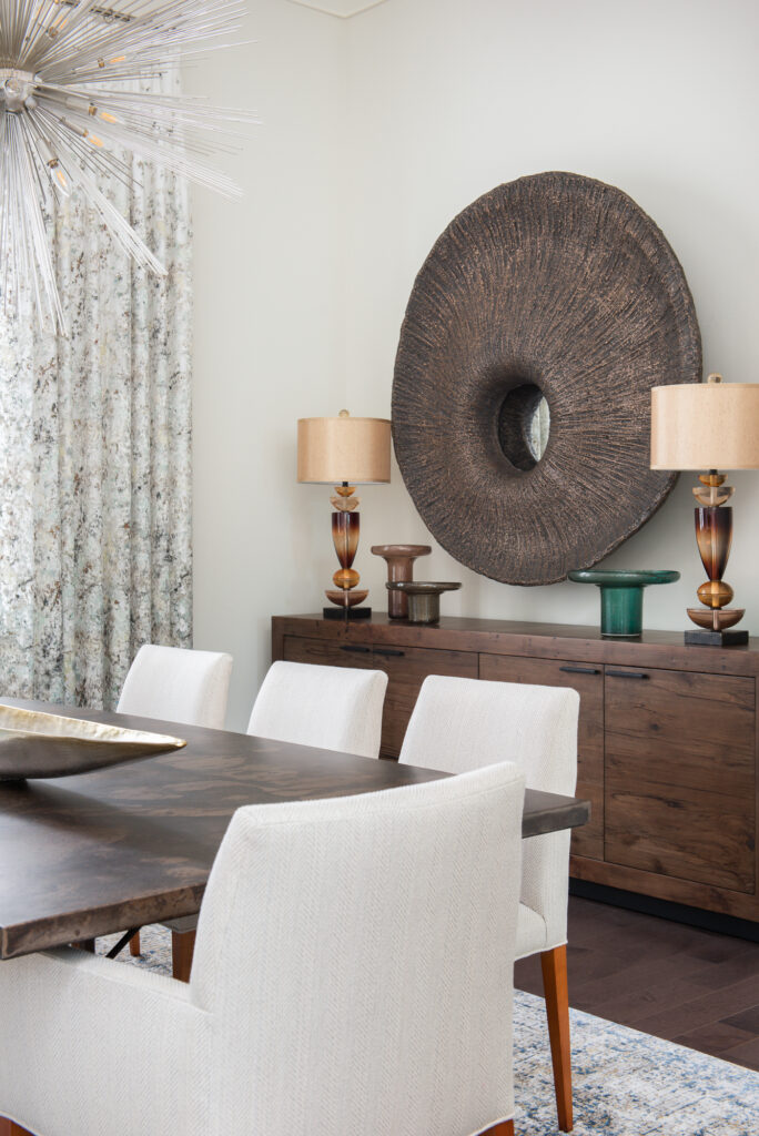 A dining room table and chairs in front of a wall.